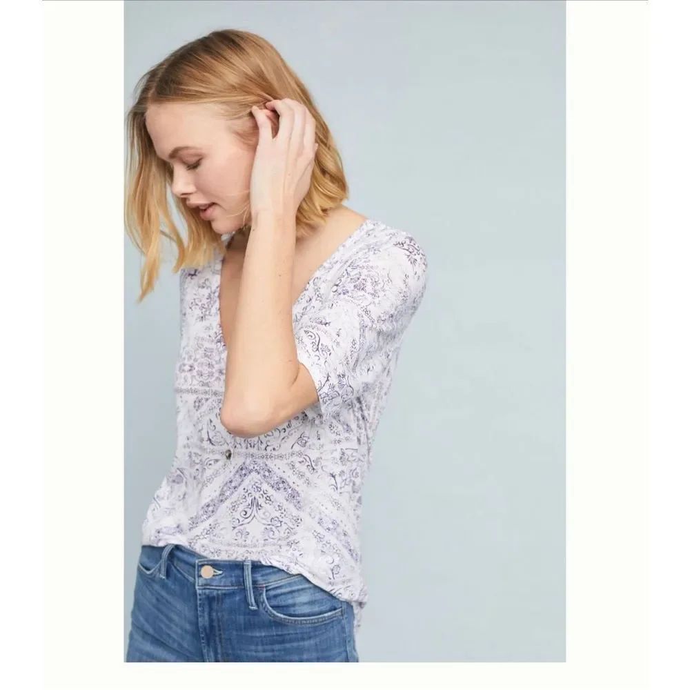 Anthropologie t.la Ephrata short sleeved purple and white top